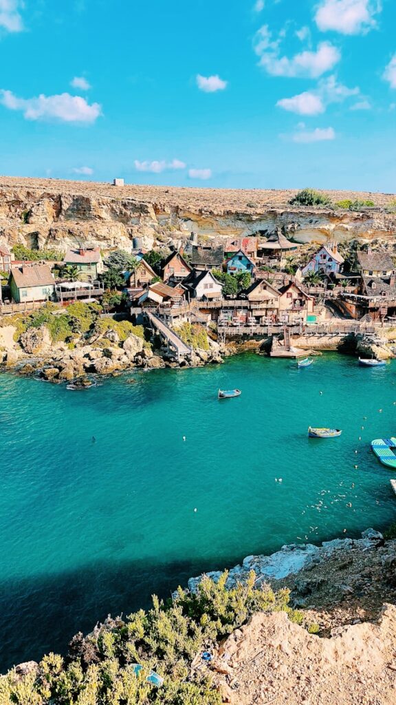 Umzug Österreich nach Malta oder umgekehrt: Geschwandtner als Umzugsfirma seit mehr als 30 Jahren 4 a body of water with boats in it